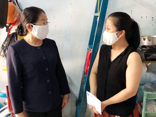 Lãnh đạo TP HCM cảm ơn chủ nhà trọ miễn, giảm tiền thuê phòng cho công nhân - Ảnh 1.