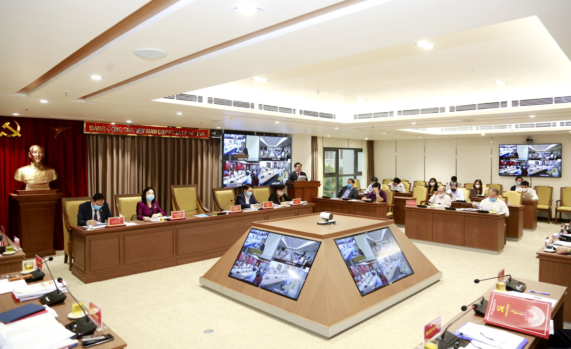 B&iacute; thư Vương Đ&igrave;nh Huệ: H&agrave; Nội chiến thắng quan trọng trong cuộc chiến chống Covid-19 - Ảnh 2.