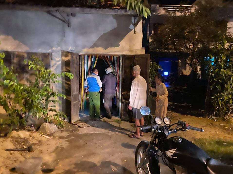 Bị từ chối tình cảm, dùng búa đập đầu người yêu
