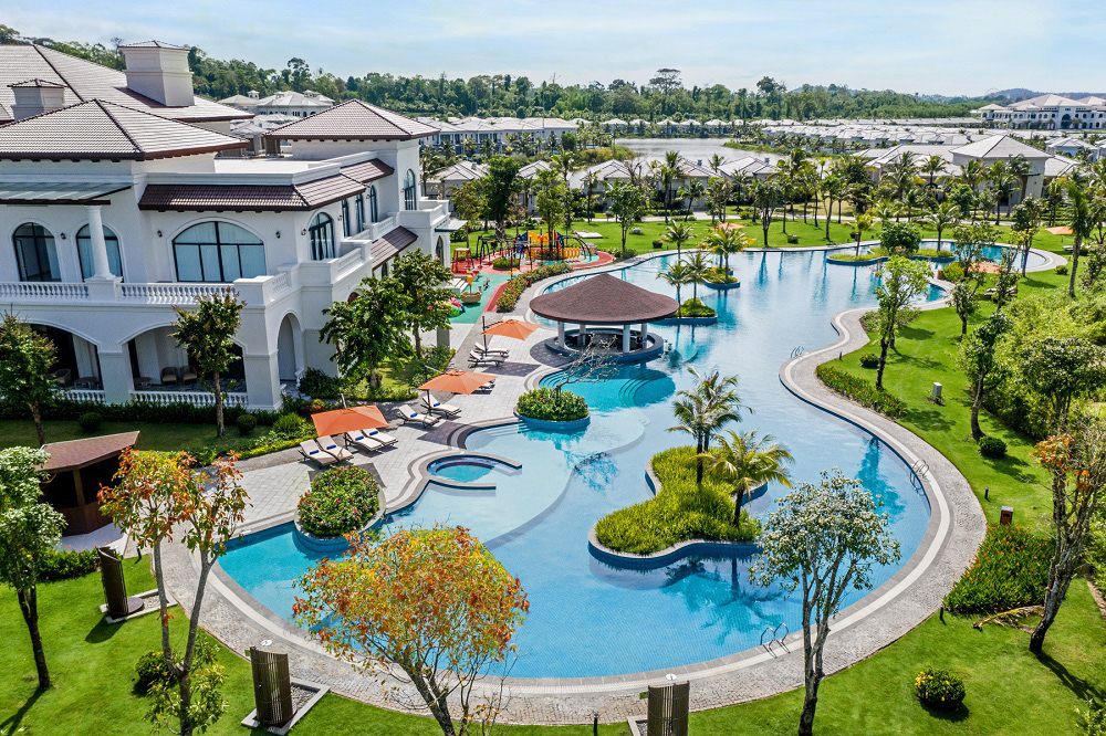 Vinpearl và Vietnam Ariline tặng 5.000 kỳ nghỉ 5 sao cho đội ngũ chống dịch - Ảnh 2.