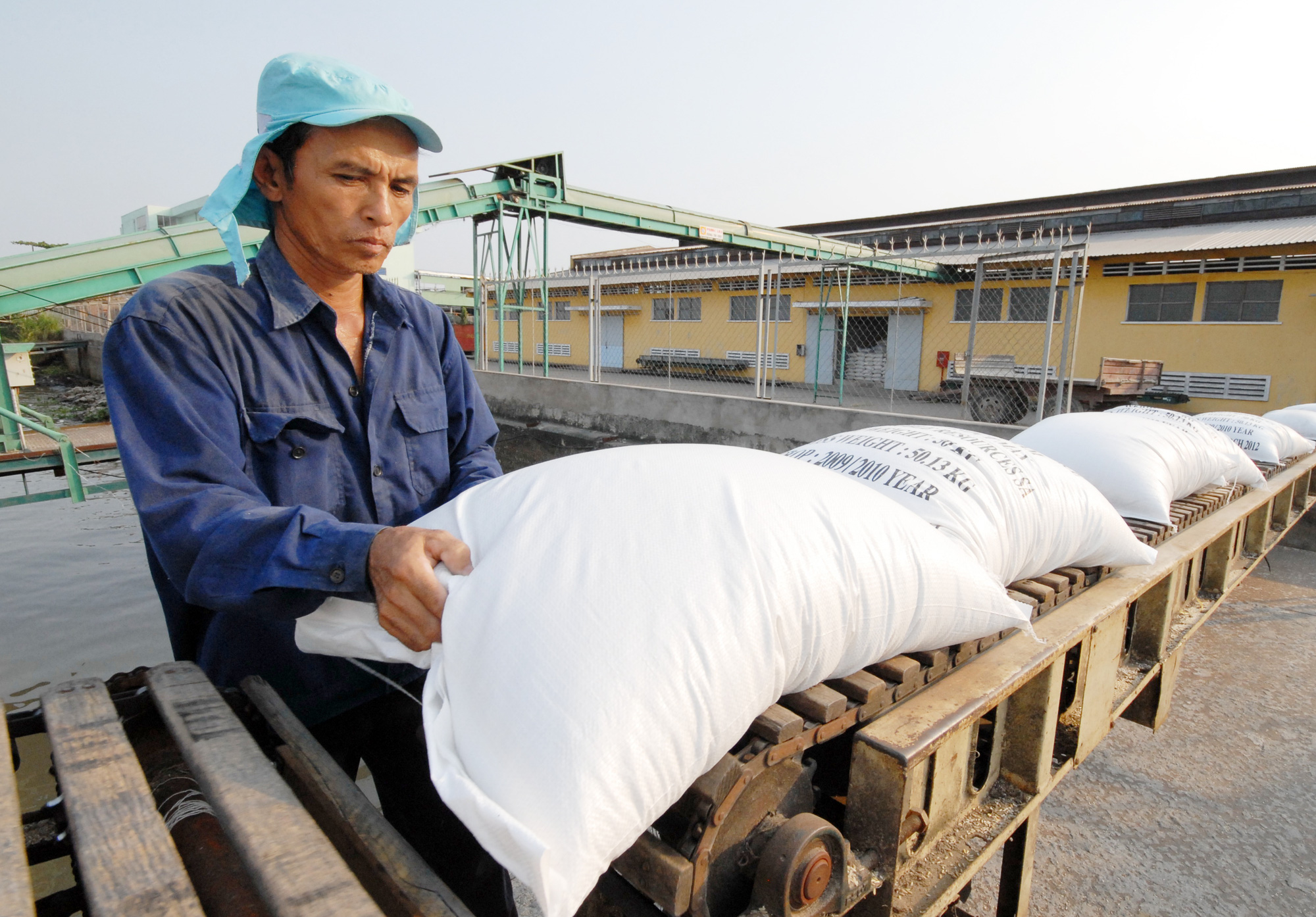 Địa phương "bắt bẻ" Bộ Công Thương vì sao lại áp hạn ngạch xuất khẩu gạo?