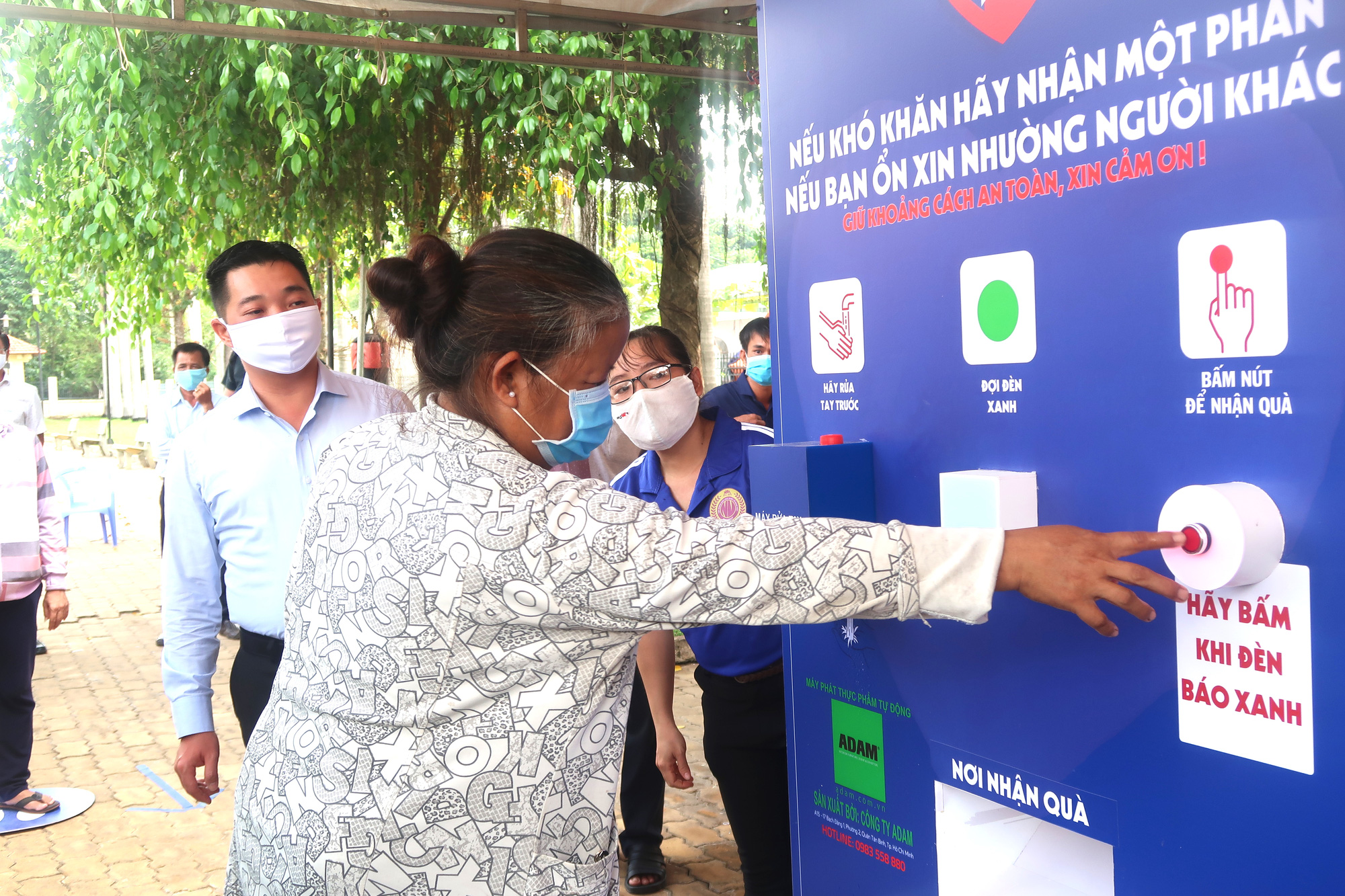 B&aacute;o Người Lao Động khai trương ATM thực phẩm miễn ph&iacute; thứ 2 - Ảnh 6.