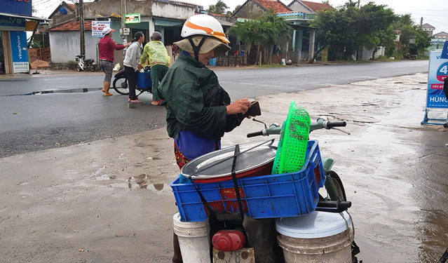 Người nhà "quơ"