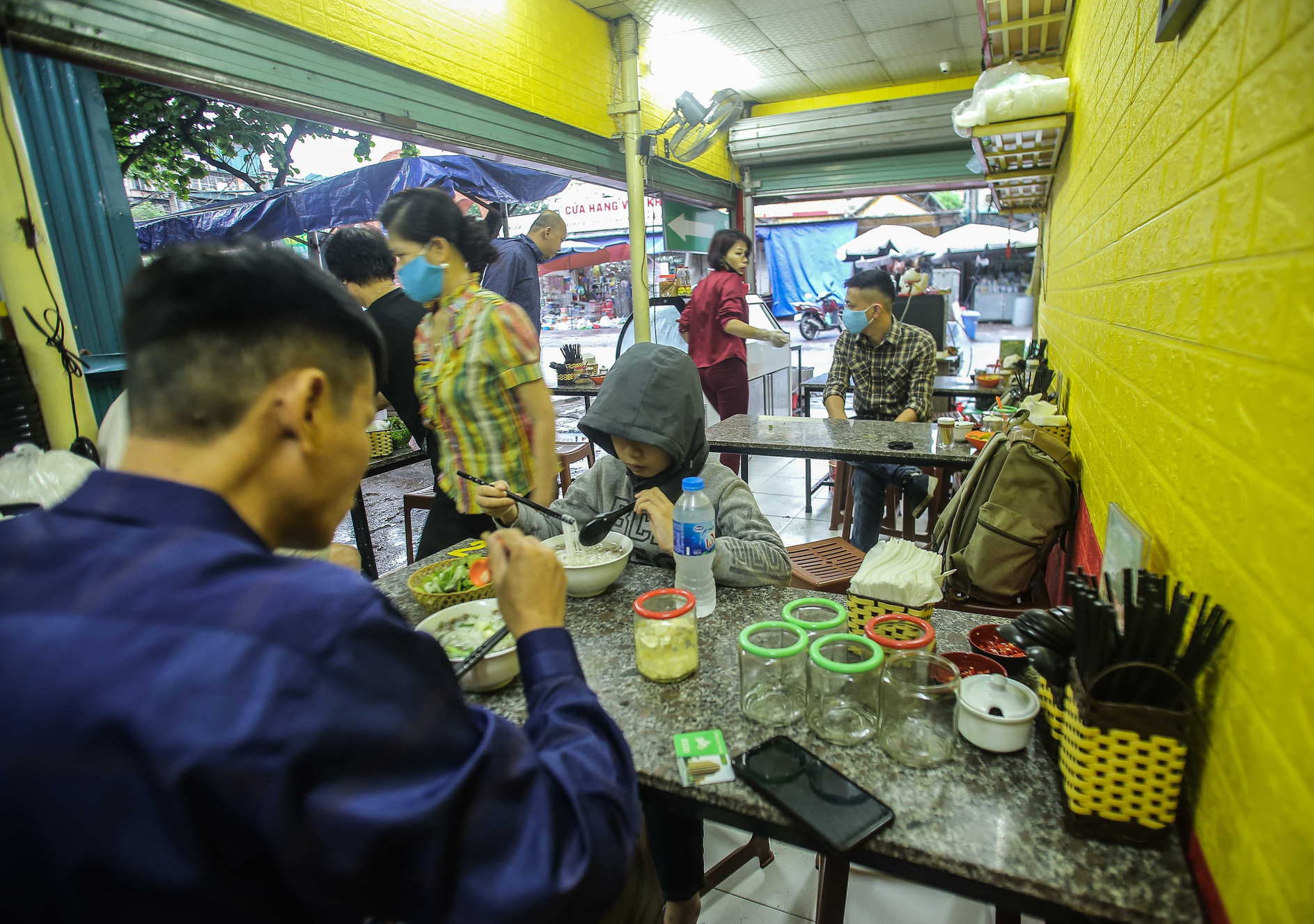 Những hướng dẫn mới về mở lại dịch vụ ăn uống khi nới giãn cách xã hội cần biết