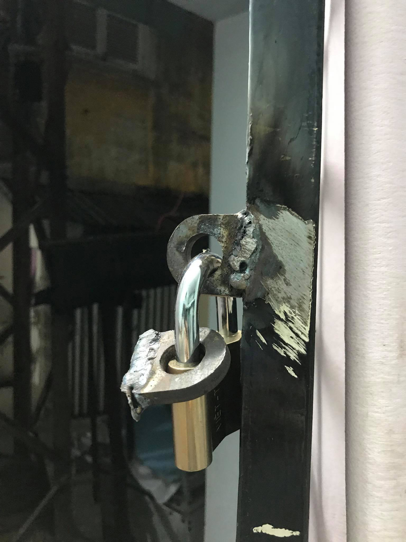 CLIP: T&aacute;o tợn đột nhập v&agrave;o căn nh&agrave; ở quận 5 - TP HCM giữa ban ng&agrave;y - Ảnh 2.
