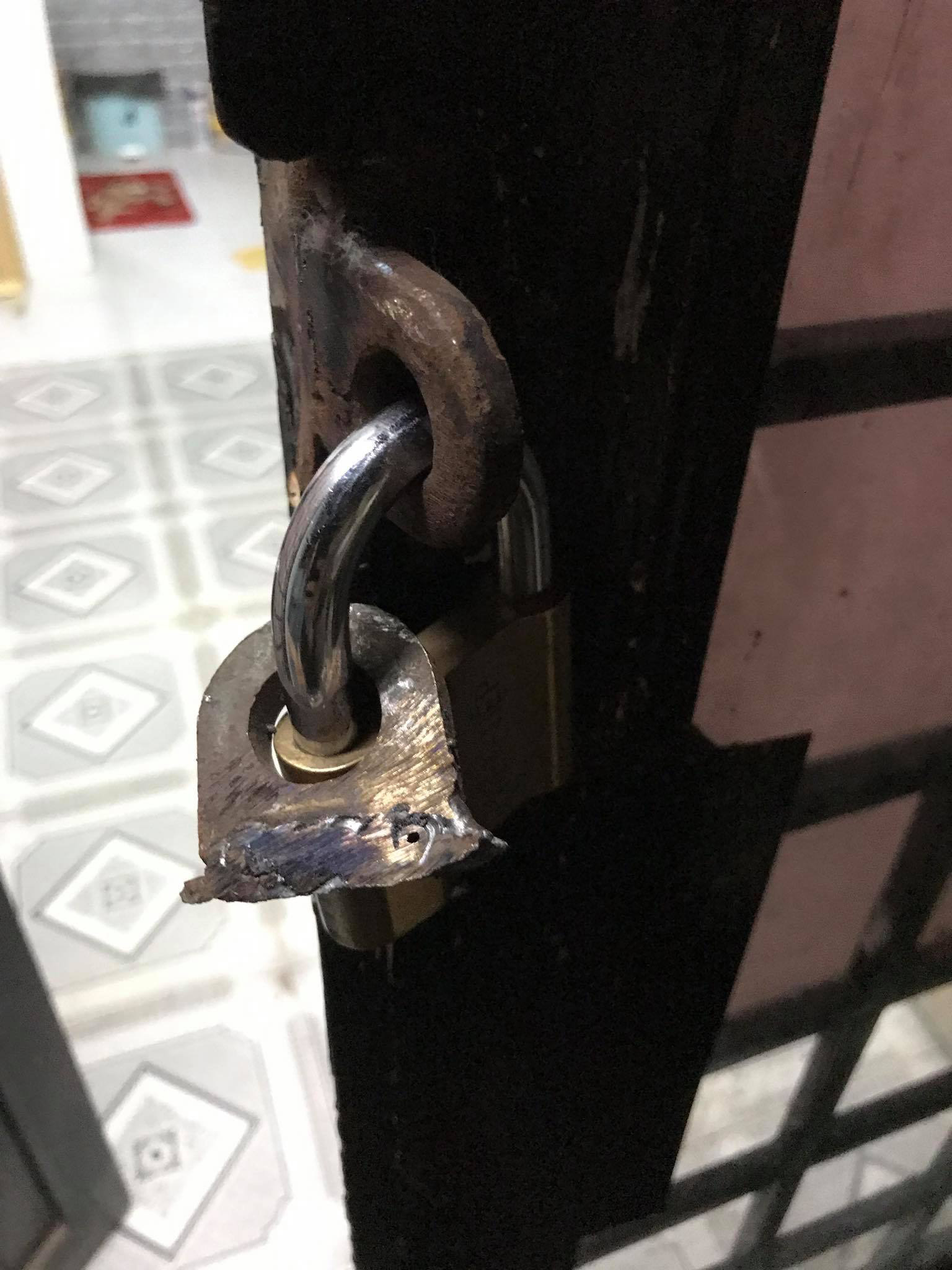 CLIP: T&aacute;o tợn đột nhập v&agrave;o căn nh&agrave; ở quận 5 - TP HCM giữa ban ng&agrave;y - Ảnh 4.