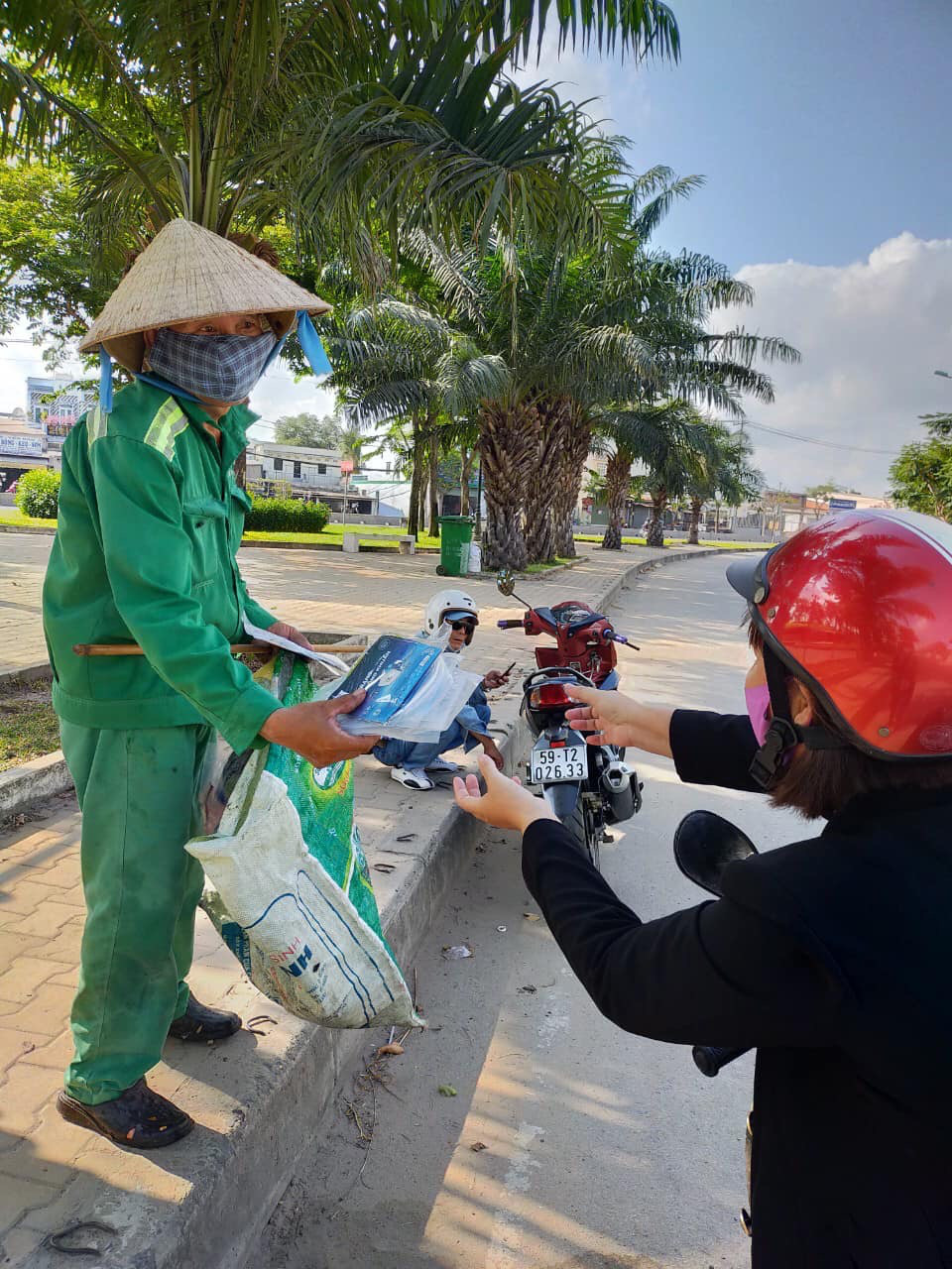 Y&ecirc;u thương để nhẹ nh&agrave;ng vượt qua gian khổ - Ảnh 1.