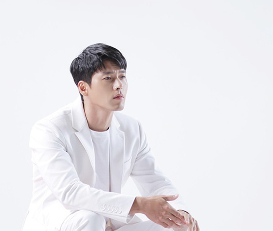 Hyun Bin gây sốt với loạt ảnh cũ