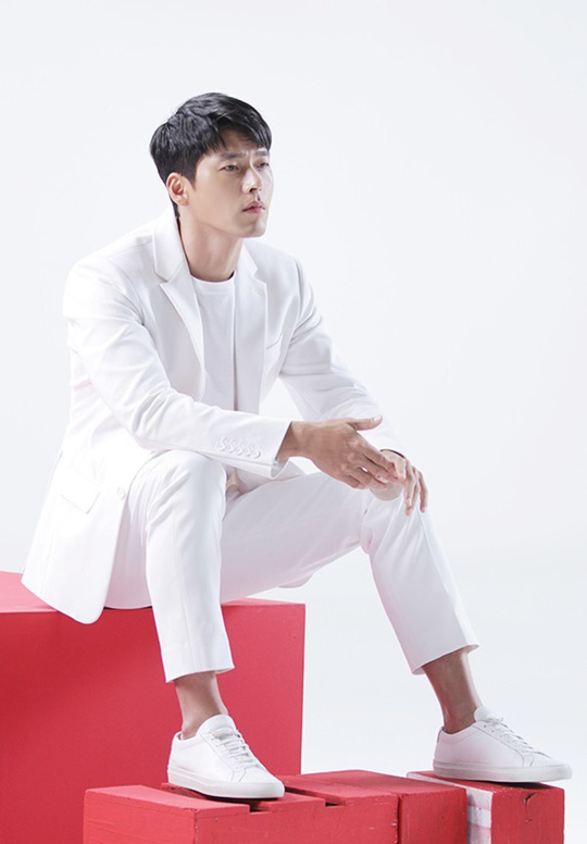 Hyun Bin gây sốt với loạt ảnh cũ - Ảnh 12.