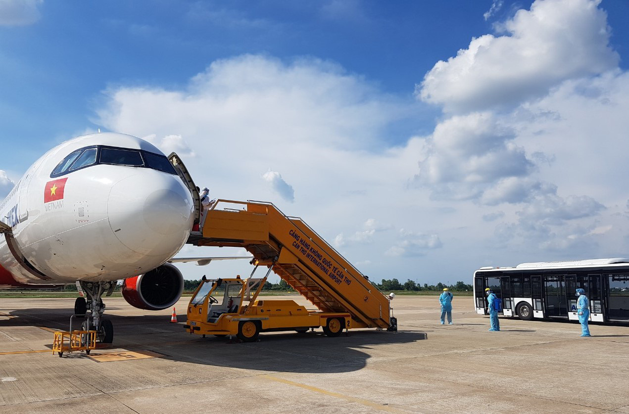 215 người Việt từ Singapore về nước tại s&acirc;n bay Cần Thơ như thế n&agrave;o? - Ảnh 4.