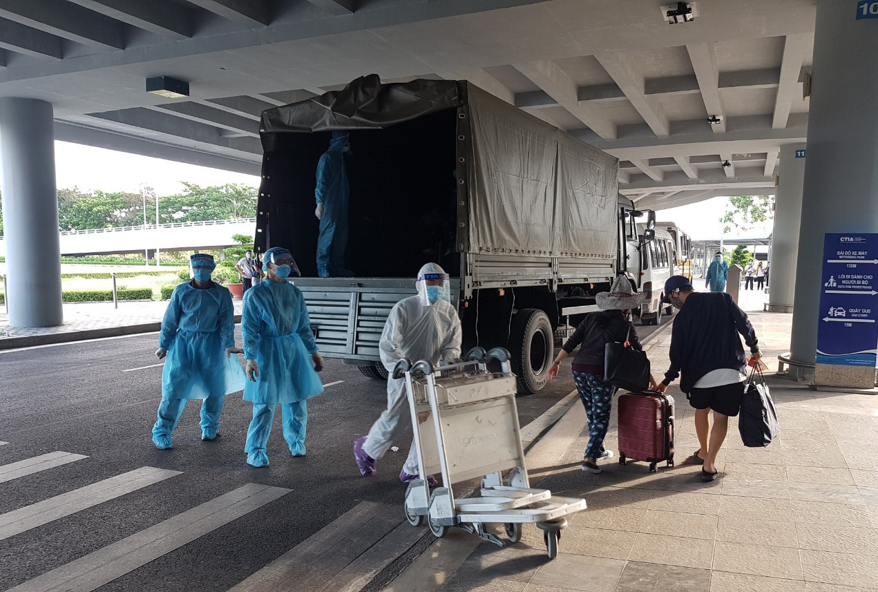 215 người Việt từ Singapore về nước tại s&acirc;n bay Cần Thơ như thế n&agrave;o? - Ảnh 15.