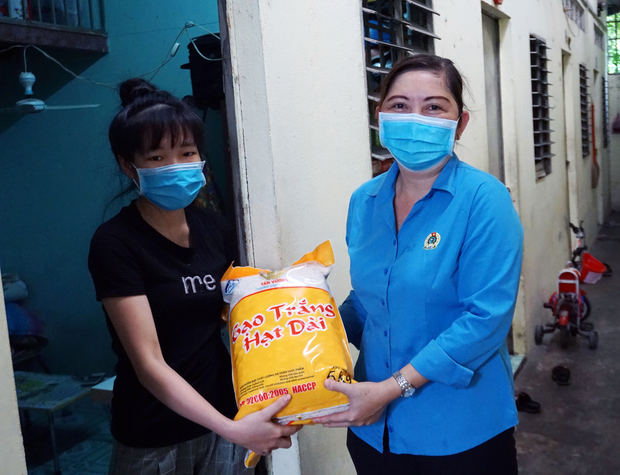 Hỗ trợ công nhân, người lao động khó khăn
