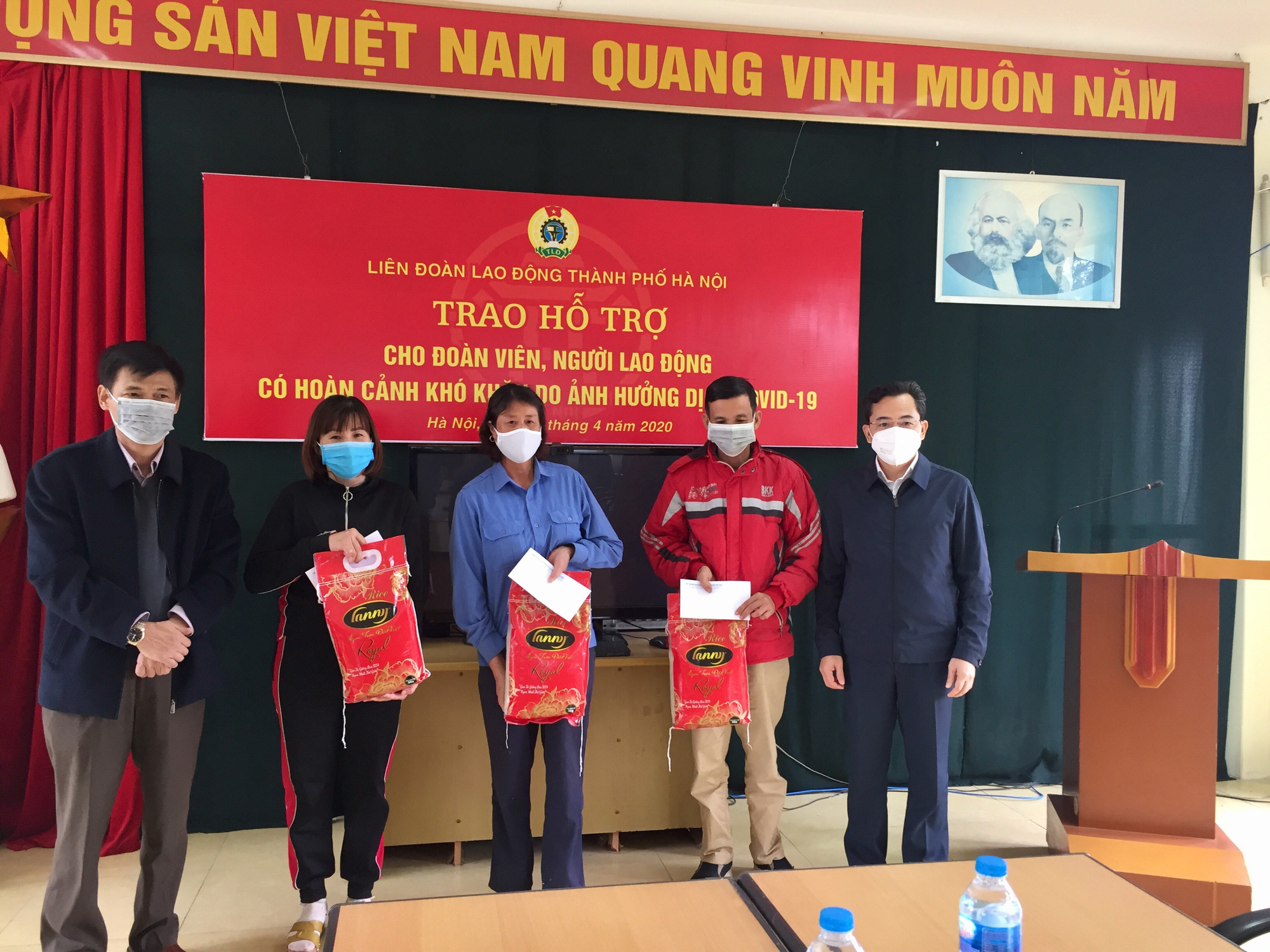 Động viên người lao động khó khăn do dịch Covid-19