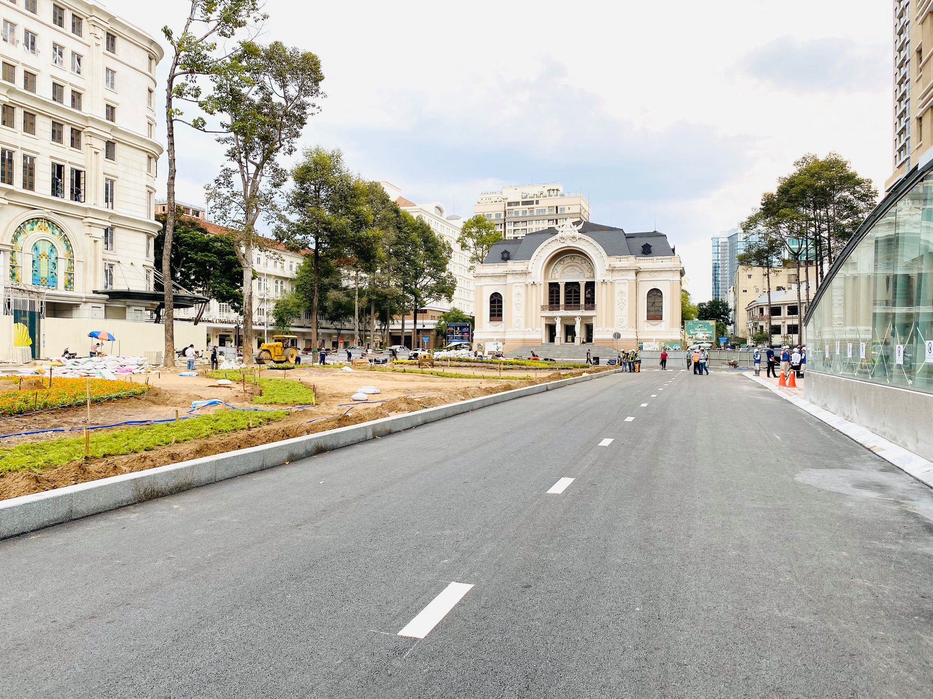 Tuyến metro Bến Th&agrave;nh - Suối Ti&ecirc;n: Diện mạo mới ga Nh&agrave; h&aacute;t TP - Ảnh 1.