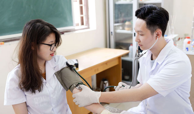Điều dưỡng, hộ lý Việt Nam làm việc tại Nhật ủng hộ quê nhà chống Covid-19