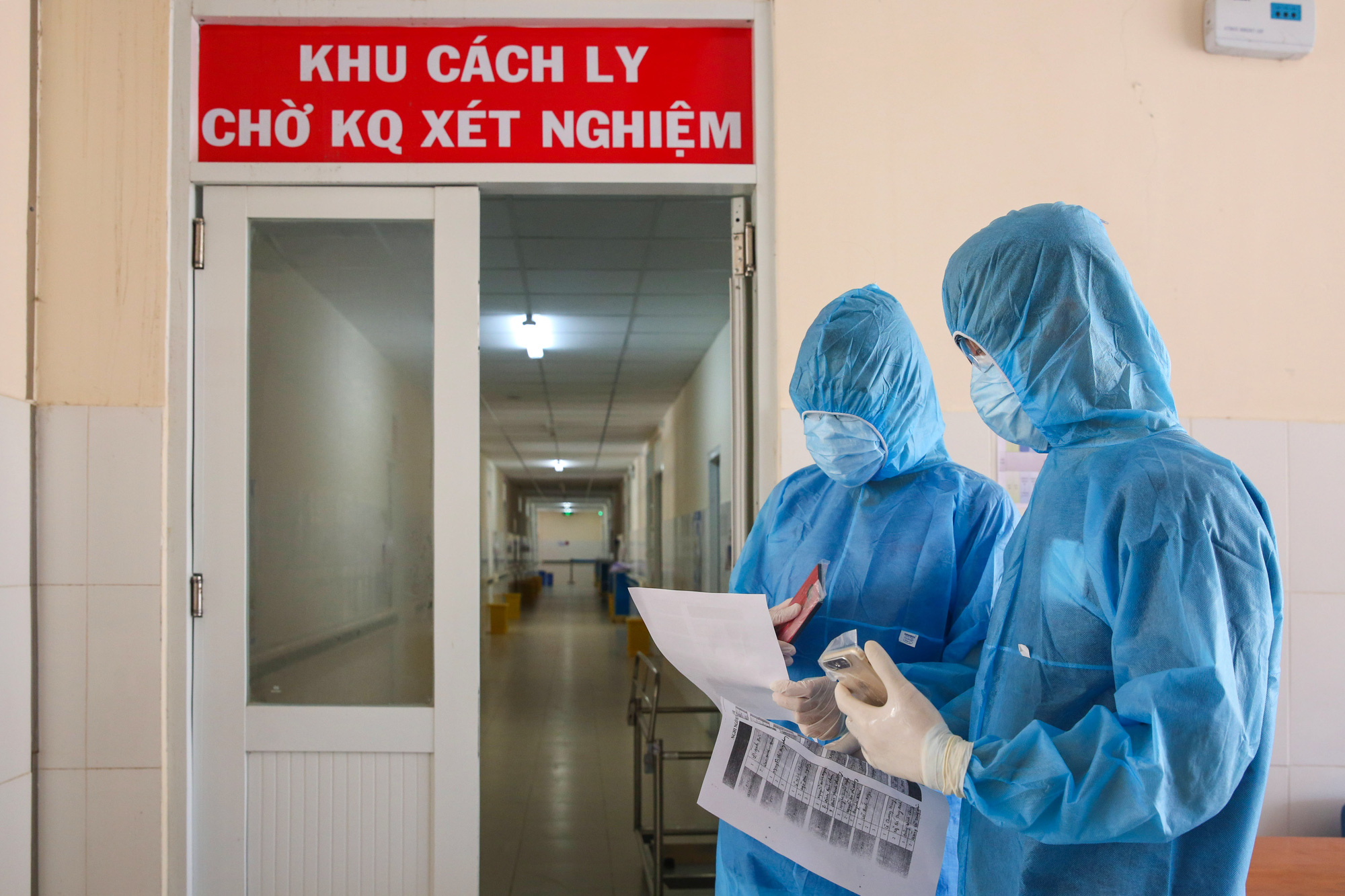 5 bệnh nh&acirc;n Covid-19 dương t&iacute;nh trở lại sau khi được c&ocirc;ng bố khỏi bệnh - Ảnh 1.