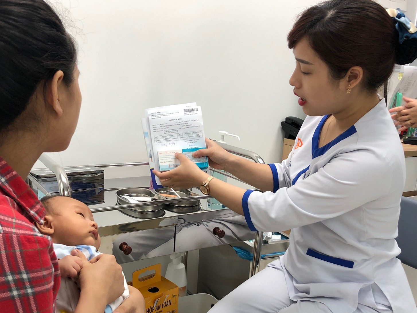 Sau giãn cách xã hội, những nơi nào được tổ chức tiêm chủng mở rộng? - Ảnh 2.