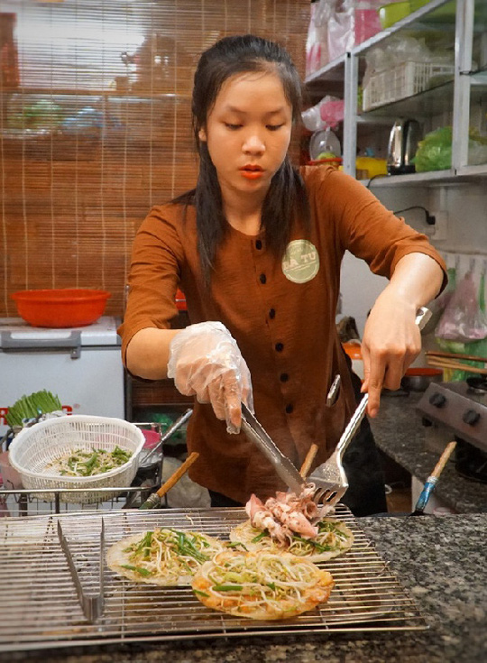 Qu&aacute;n b&aacute;nh x&egrave;o t&ocirc;m mực Quy Nhơn - Ảnh 2.