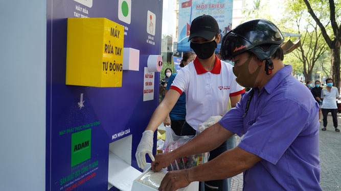 Trân trọng các nhà hảo tâm đến với "ATM thực phẩm miễn phí"