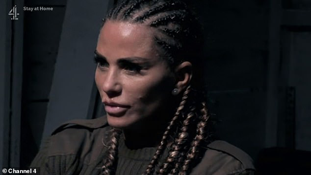 Katie Price hé lộ chuyện bị tấn công tình dục suýt chết