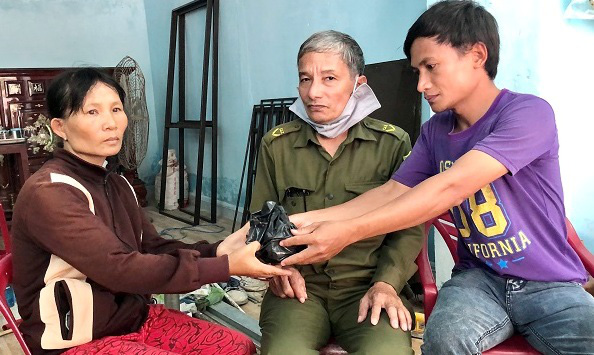 Đi mua ve chai, phát hiện 180 triệu đồng và 1,3 cây vàng nên đem trả lại người mất