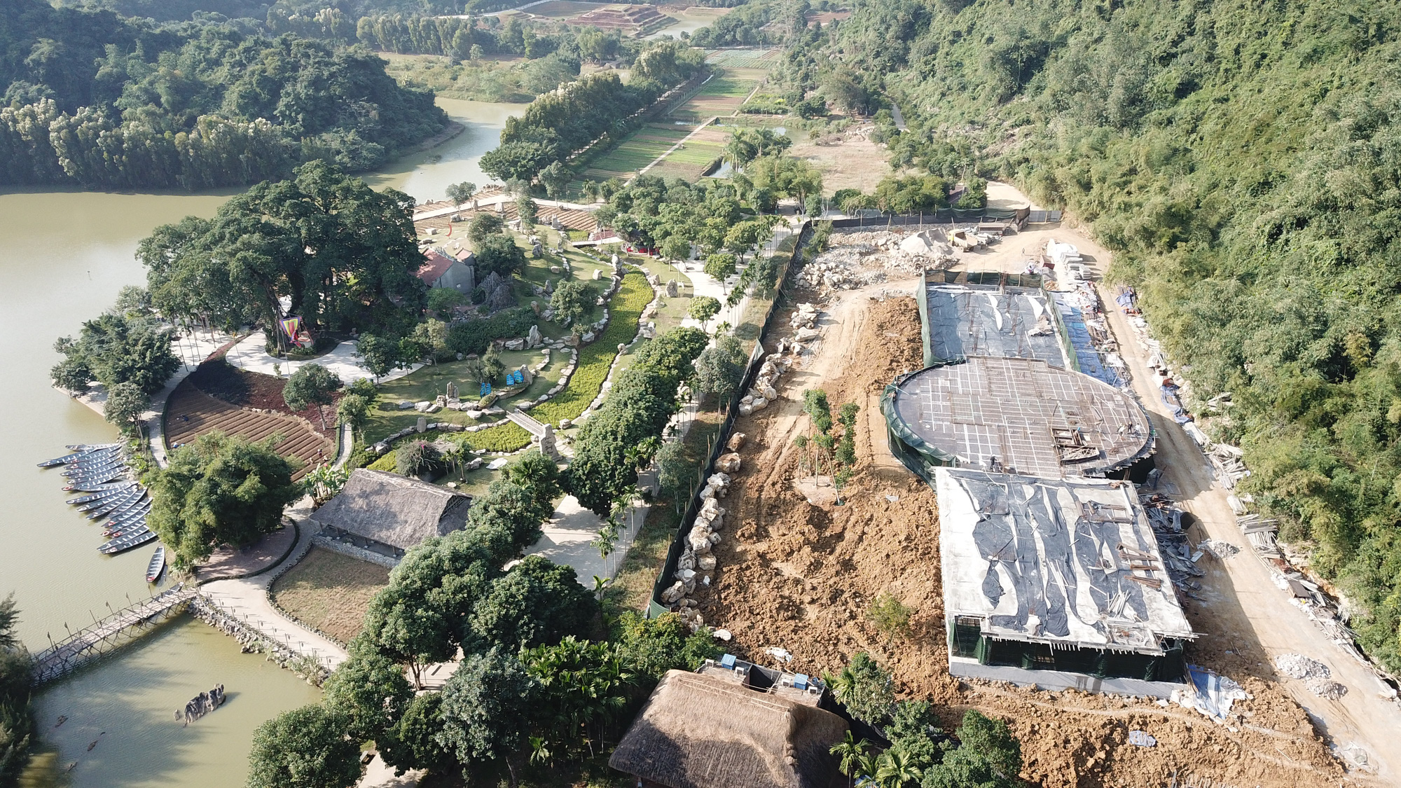 Vụ xâm hại di sản Tràng An: Chủ đầu tư cam kết tháo dỡ, hết thời hạn lại xin giữ lại