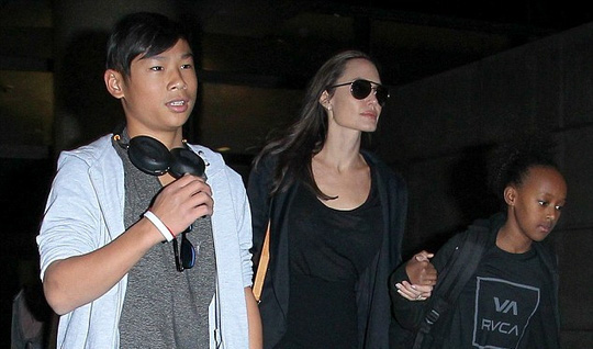 Angelina Jolie: "Khó làm cha mẹ hoàn hảo thời giãn cách xã hội!"