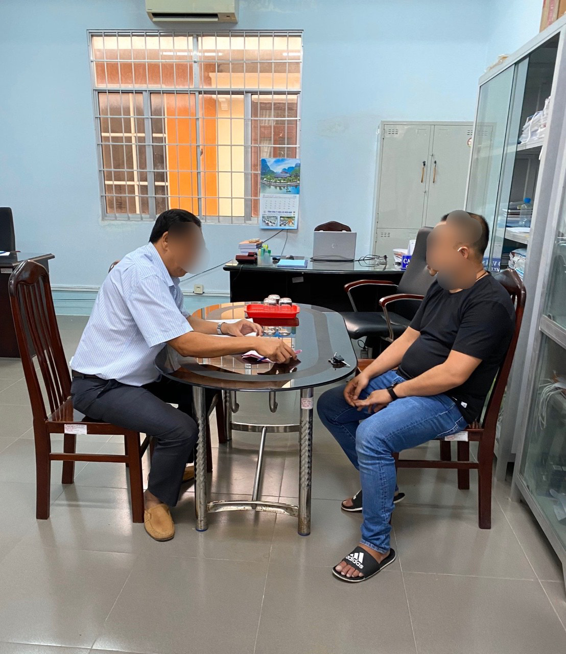 Bị phạt vì đăng thông tin về cách ly xã hội khi Chính phủ chưa ra quyết định - Ảnh 1.