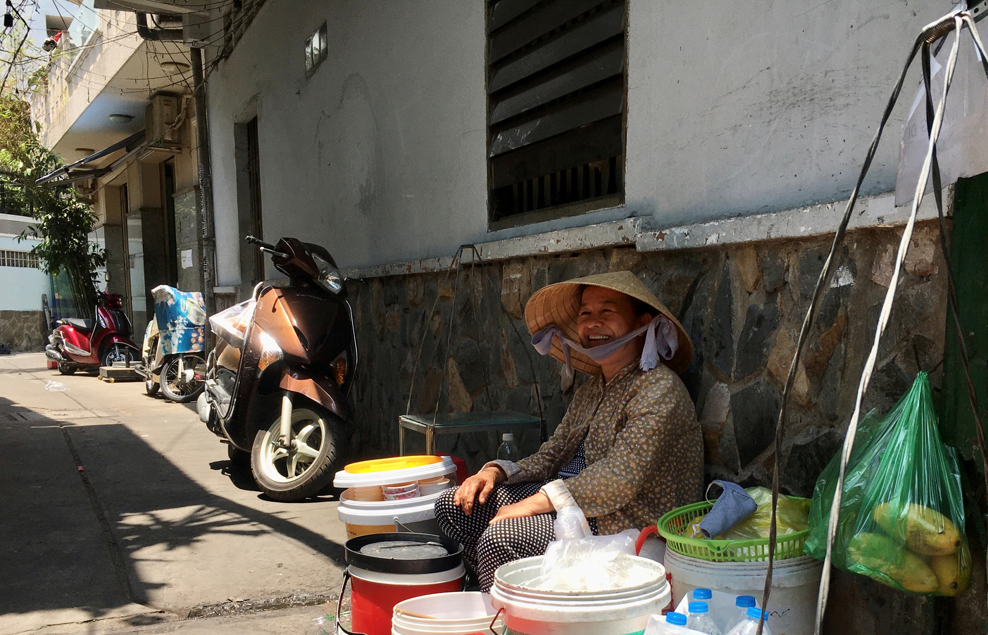 Dang tay ôm mọi phận đời