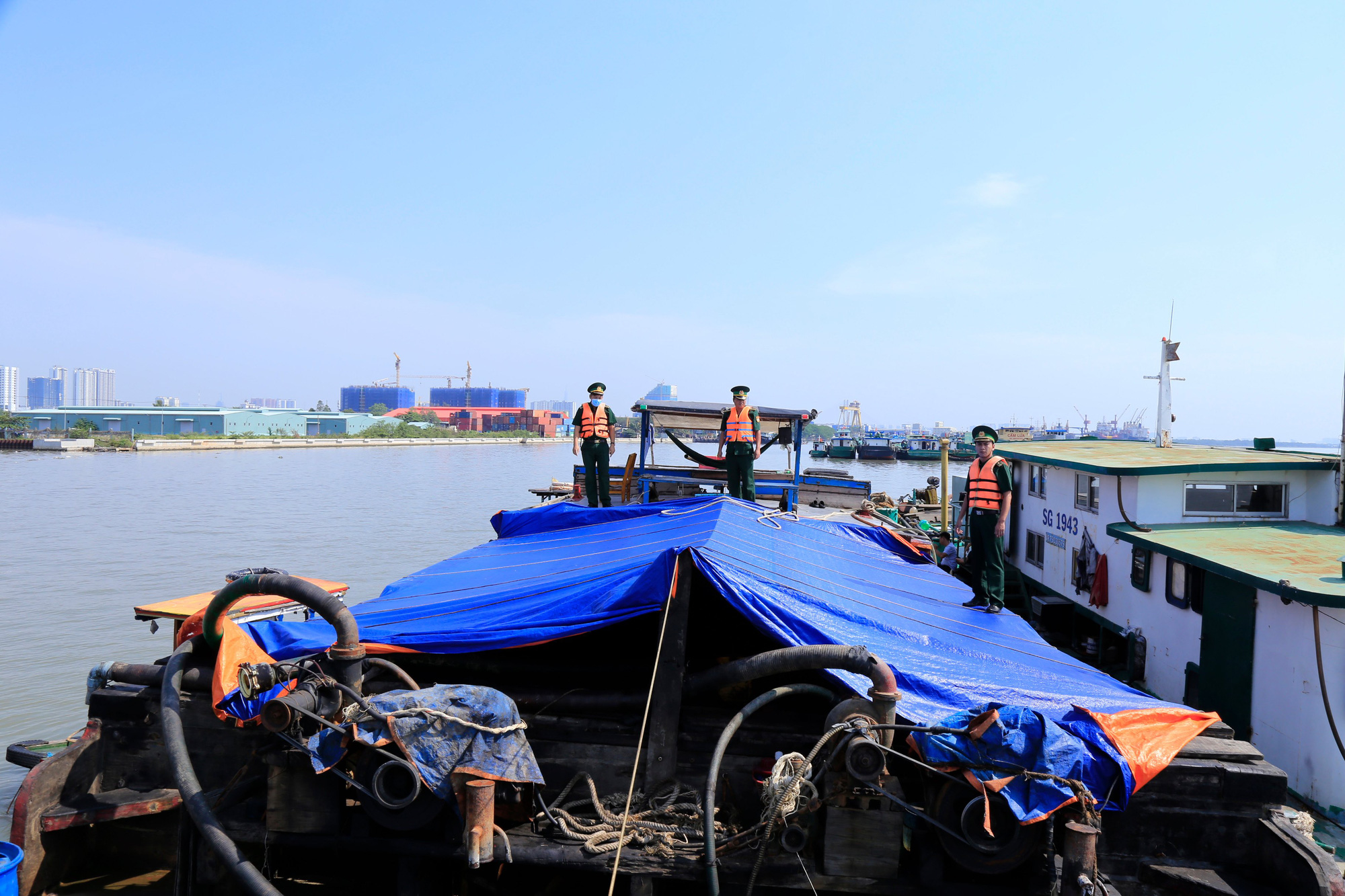 Bất ngờ với bí mật trên con tàu ở tuyến phao Phước Long, quận 7