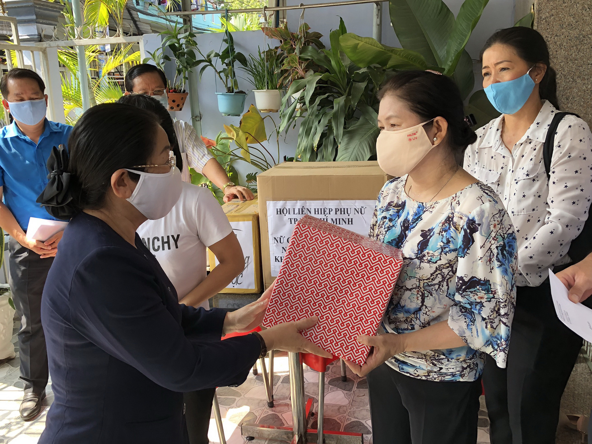 Ấm lòng giữa mùa dịch