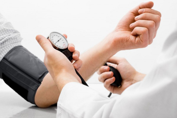 Nguy hiểm khi đi đường bị tăng nhiệt độ, huyết áp