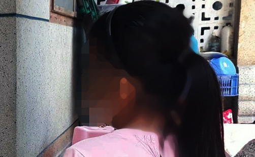 Mẹ rao bán trinh con gái 13 tuổi cho bác sĩ với giá 100 triệu đồng