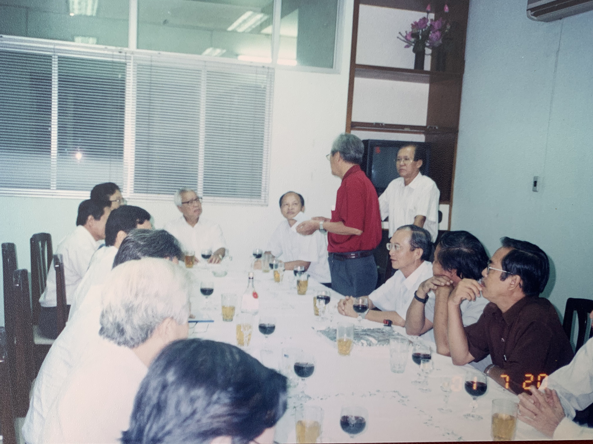 Tr&iacute; thức S&agrave;i G&ograve;n sau cơn b&atilde;o t&aacute;p - Ảnh 1.