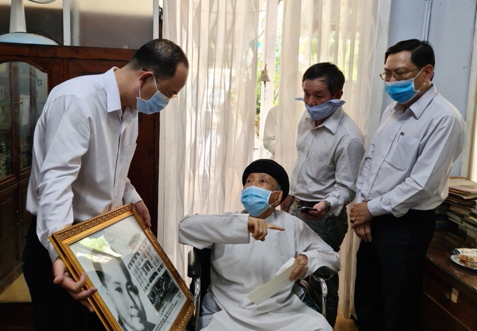 45 năm Giải phóng miền Nam, thống nhất đất nước: Mãi ghi nhớ công lao các bậc lão thành