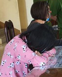 Cô gái trẻ bế cả con 5 tháng tuổi vào khách sạn để thỏa đam mê