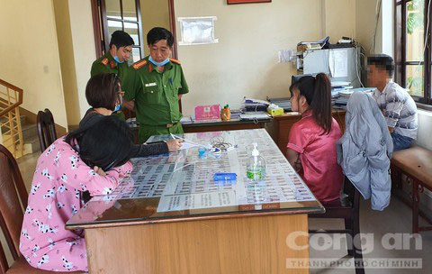C&ocirc; g&aacute;i trẻ bế cả con 5 th&aacute;ng tuổi v&agrave;o kh&aacute;ch sạn để thỏa đam m&ecirc; - Ảnh 2.