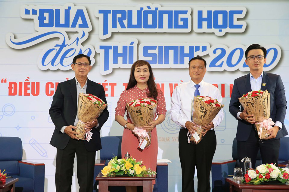 Trực tuyến Đưa trường học đến th&iacute; sinh: Điều chỉnh x&eacute;t tuyển ĐH ra sao? - Ảnh 1.