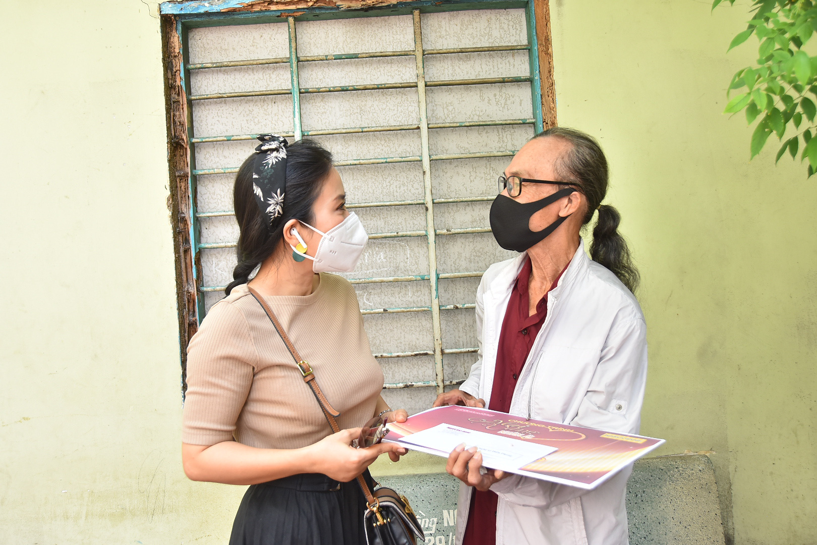 Mai Vàng nhân ái đến thăm nhạc sĩ Mặc Thế Nhân, nghệ sĩ Điền Phong và Kim Huyền - Ảnh 3.