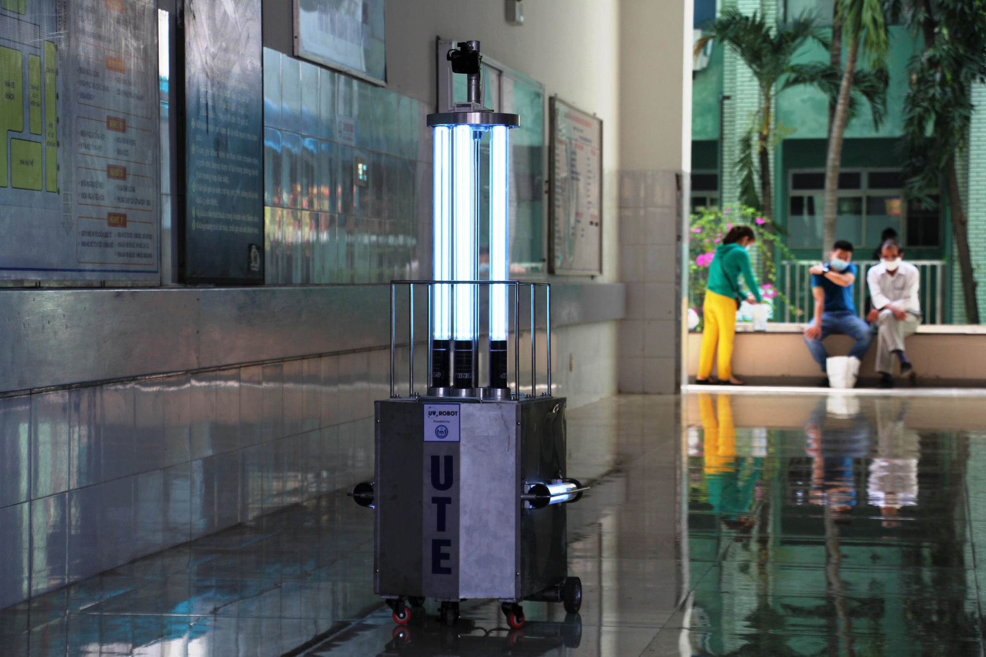 Cận cảnh Robot điều khiển từ xa, diệt virus bằng tia UV - Ảnh 3.