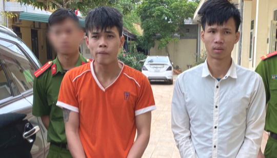 Dùng gái mại dâm để làm "mồi" lừa lấy xe máy mang đi cầm đồ