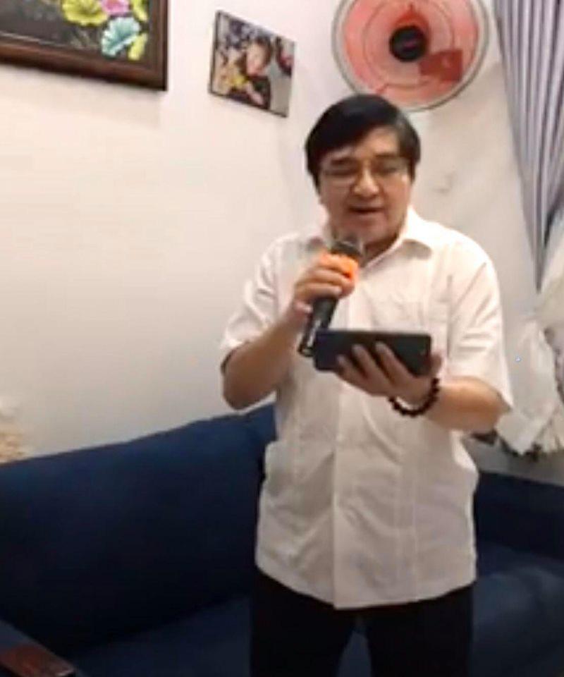 Nghệ sĩ h&aacute;t trực tuyến tại nh&agrave; tặng kh&aacute;n giả trong m&ugrave;a dịch Covid-19 - Ảnh 4.
