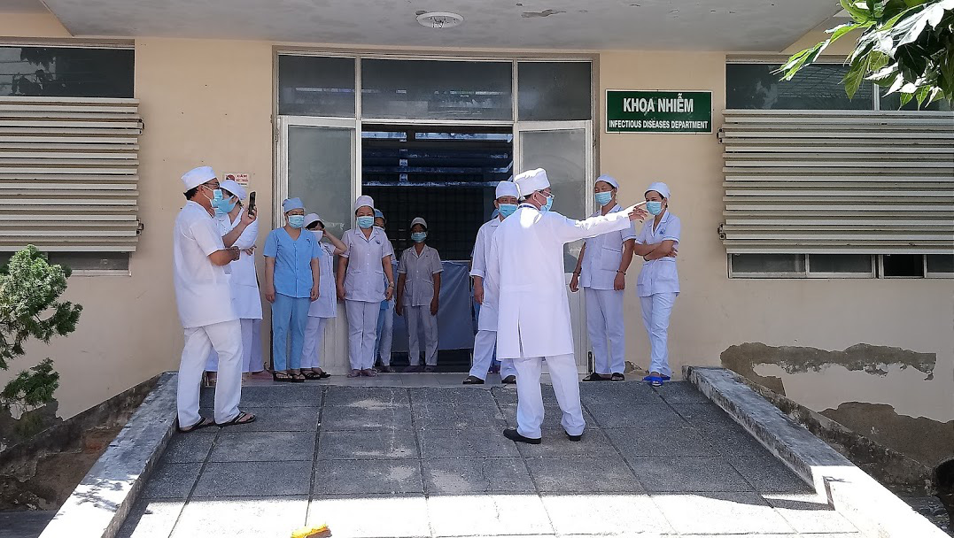 7 bệnh nh&acirc;n Covid-19 ở B&igrave;nh Thuận được xuất viện - Ảnh 2.