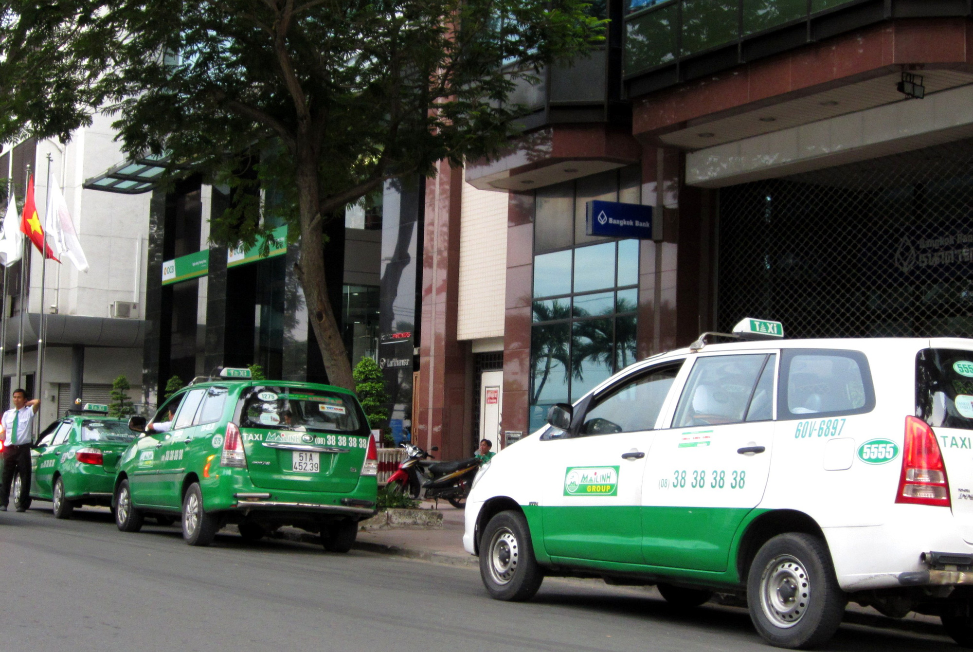 Từ ngày mai, 200 ôtô ở TP HCM sẵn sàng chở người bệnh đi cấp cứu