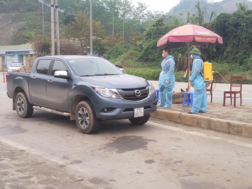 R&agrave; so&aacute;t từng th&ocirc;n bản, c&aacute;ch ly tất cả c&aacute;c trường hợp trở về từ H&agrave; Nội 2 tuần qua - Ảnh 2.