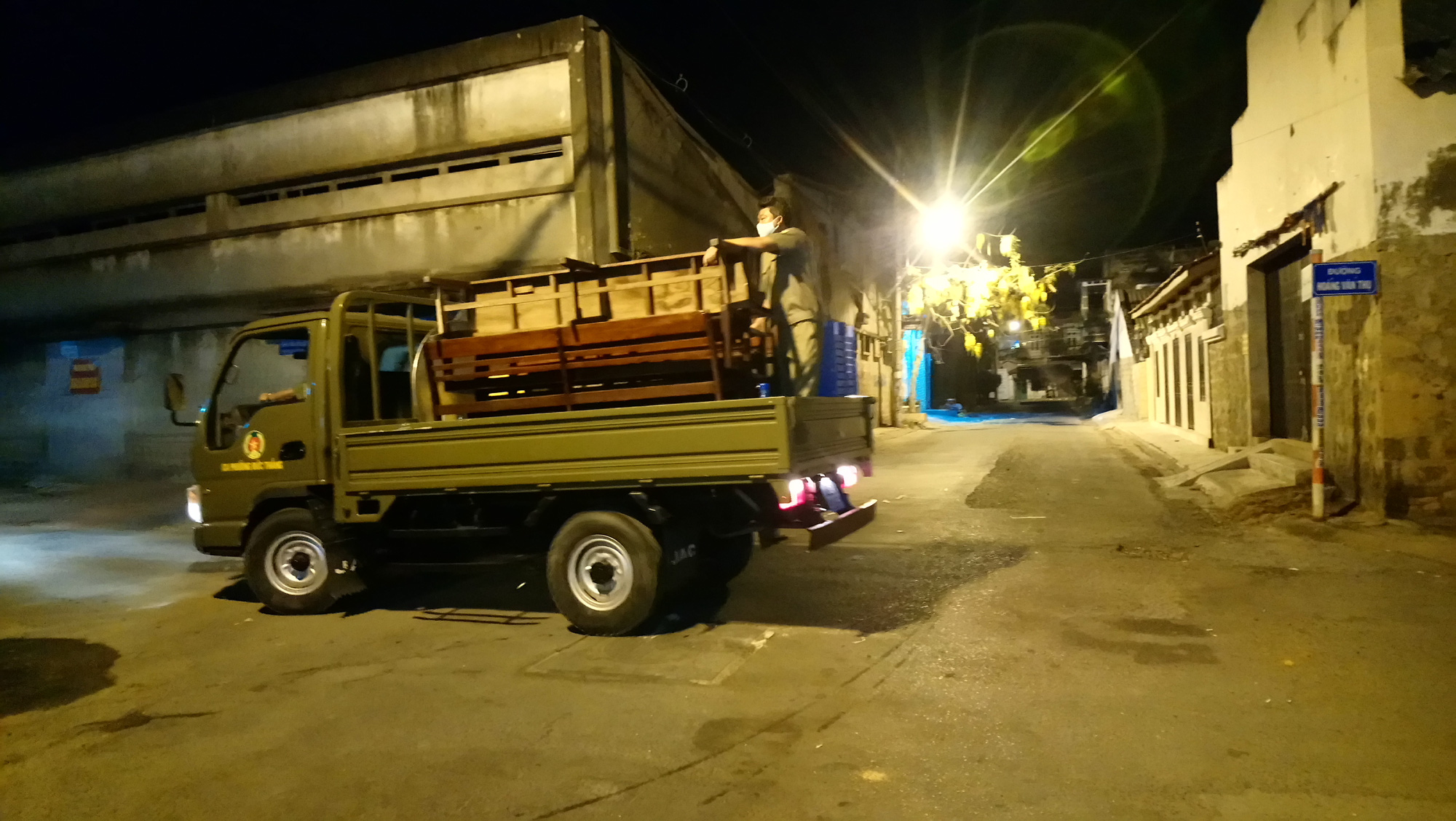 Dỡ bỏ phong tỏa v&igrave; Covid-19 ở hai tuyến phố B&igrave;nh Thuận - Ảnh 6.