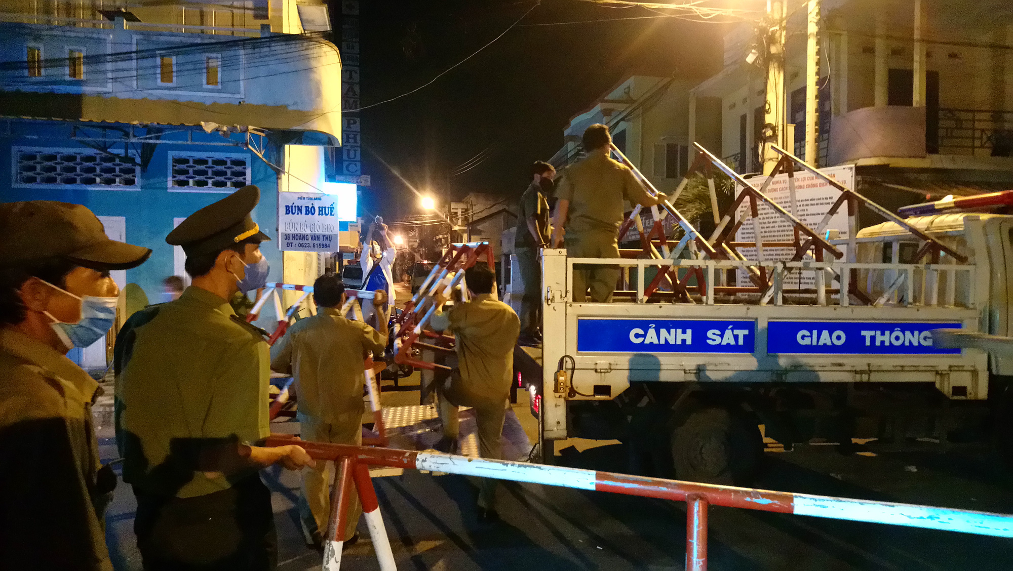 Dỡ bỏ phong tỏa v&igrave; Covid-19 ở hai tuyến phố B&igrave;nh Thuận - Ảnh 2.