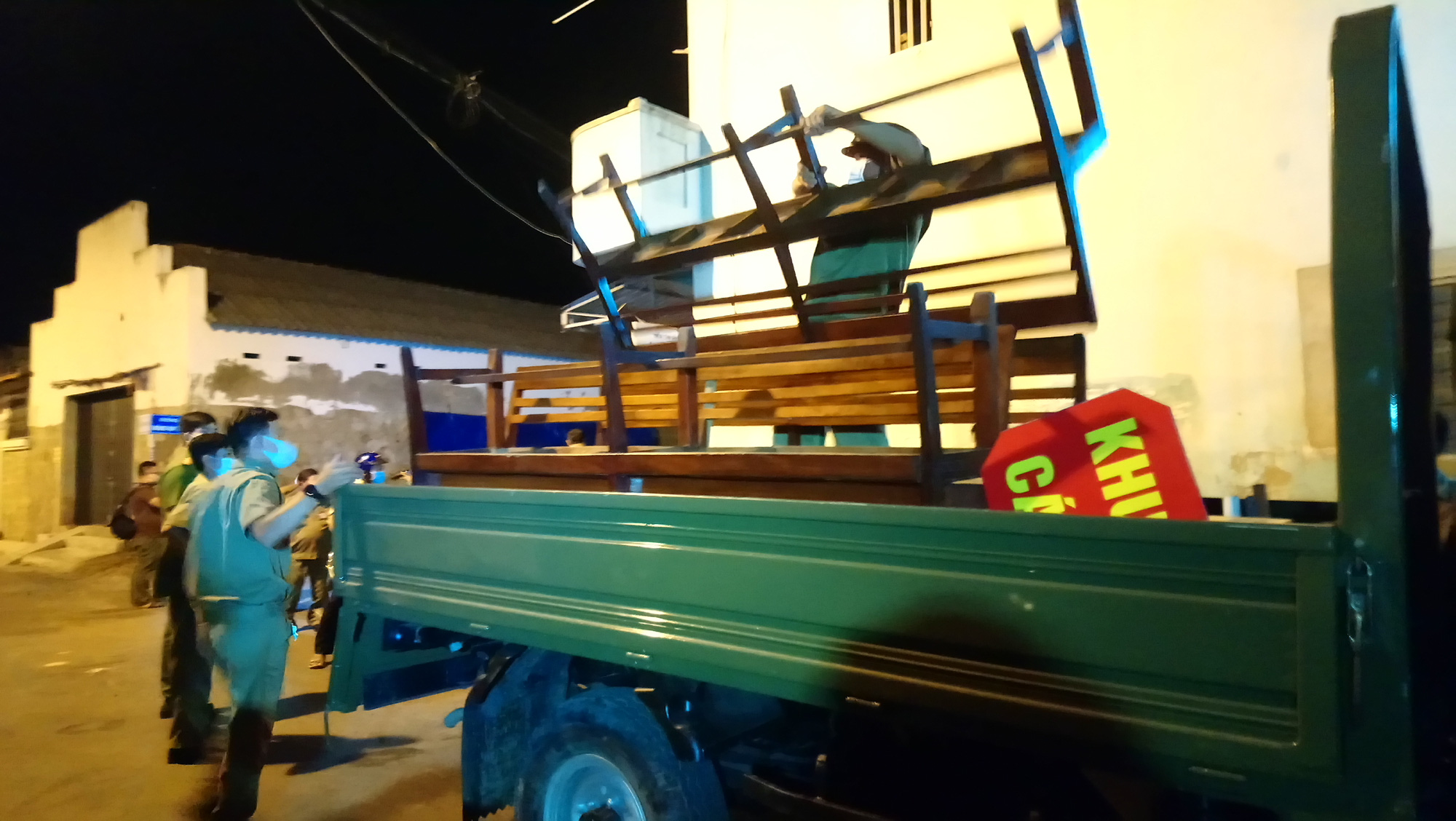 Dỡ bỏ phong tỏa v&igrave; Covid-19 ở hai tuyến phố B&igrave;nh Thuận - Ảnh 7.
