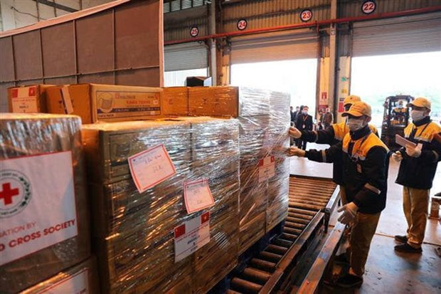 Lô hàng viện trợ nhân đạo từ Việt Nam tới Ý vào tối 3-4