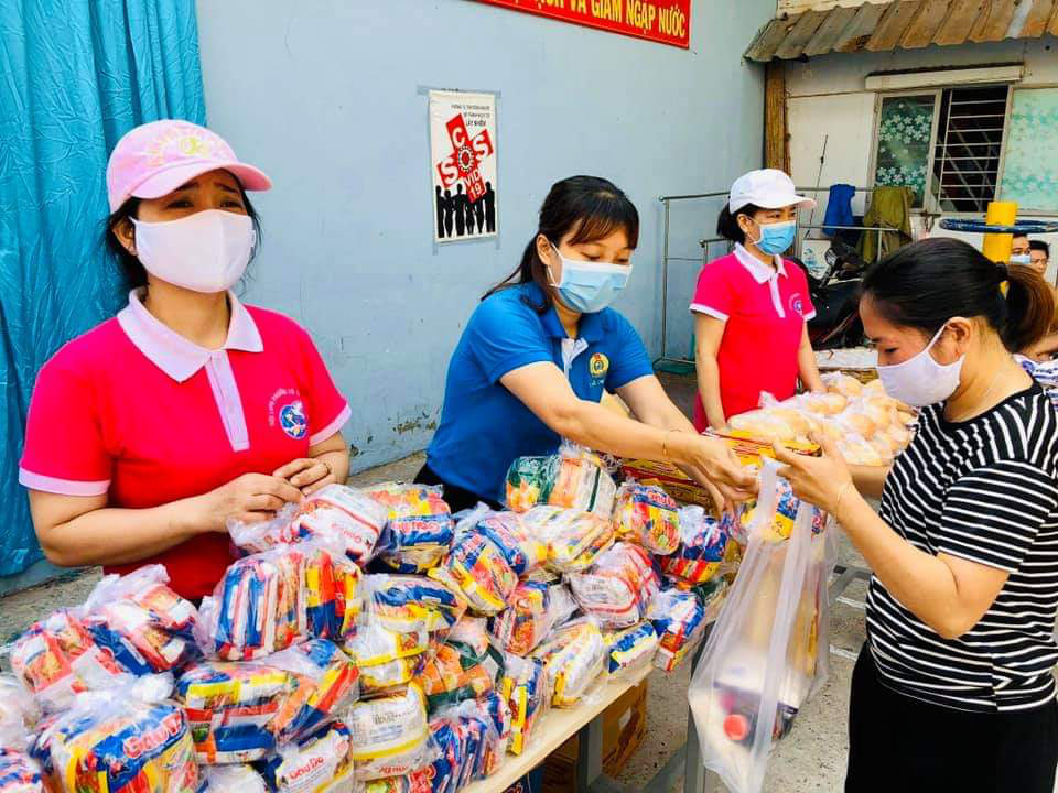 Phi&ecirc;n chợ 0 đồng cho c&ocirc;ng nh&acirc;n, lao động kh&oacute; khăn - Ảnh 2.